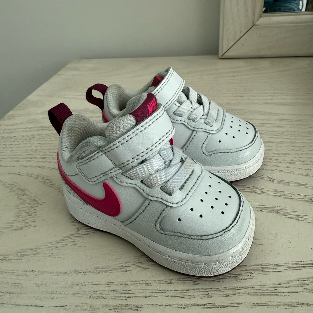 Nike Kids Sneakers in White/Grey and Pink